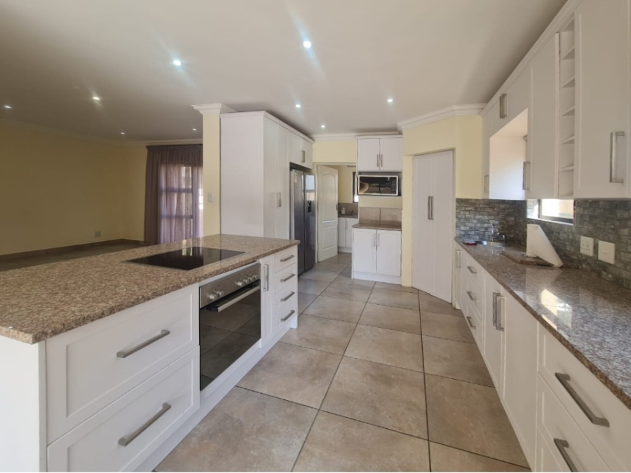 To Let 4 Bedroom Property for Rent in Melodie North West